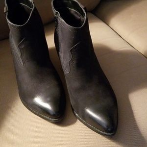 Women's size 9 Black Leather Cap Toe Booties